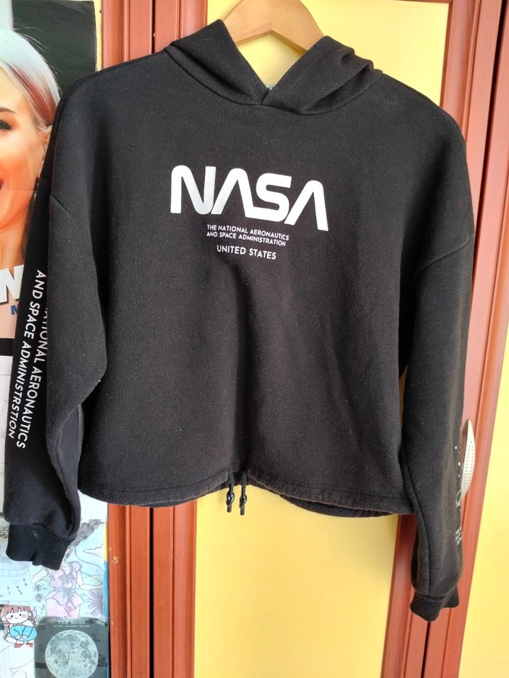NASA Baskılı Siyah Crop Sweatshirt - Görsel 2