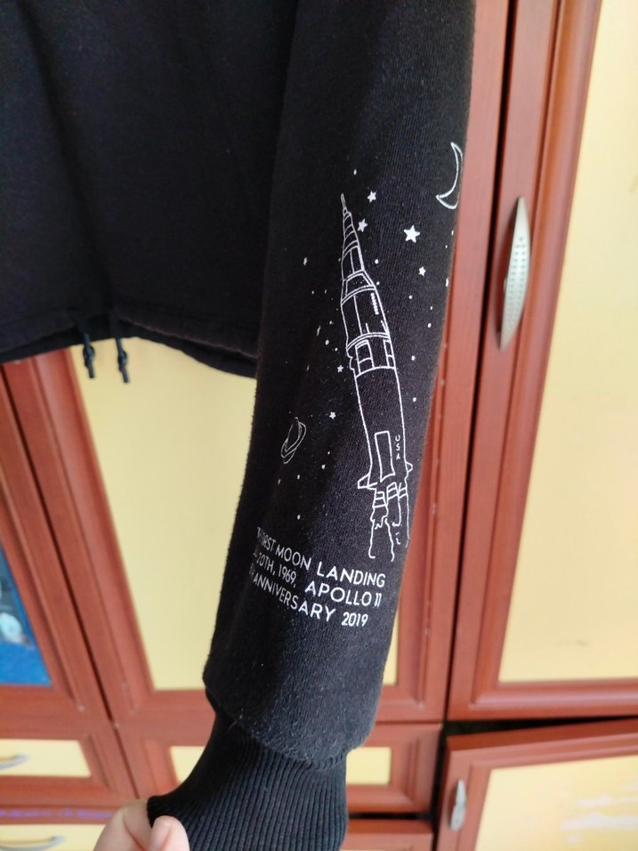 NASA Baskılı Siyah Crop Sweatshirt - Görsel 5