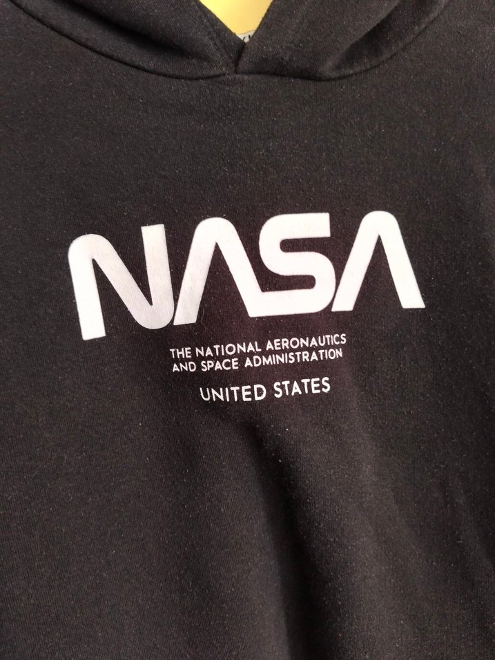 NASA Baskılı Siyah Crop Sweatshirt - Görsel 4