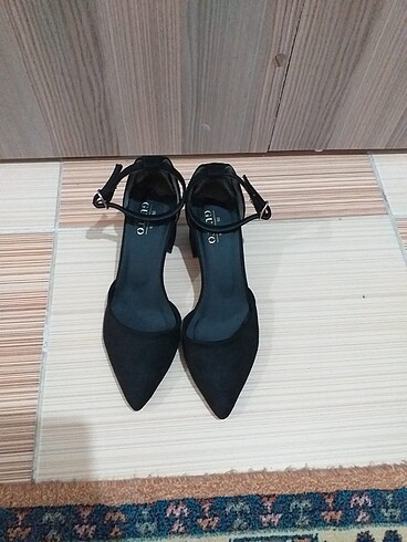 İndirim!!!! Mio Gusto Siyah bilek bağlamalı topuklu ayakkabı