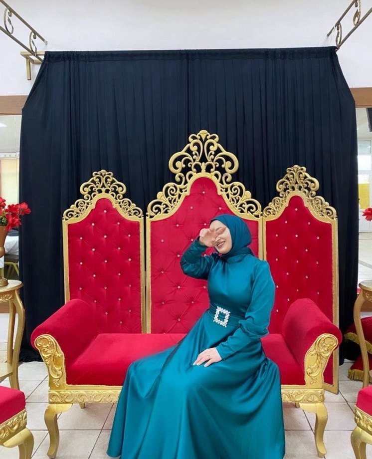 Uzun Parlak yeşil tesettür abiye - Görsel 2