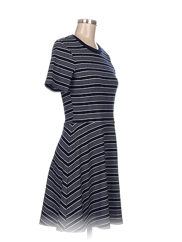 H&M H&M Kısa Elbise %70 İndirimli.