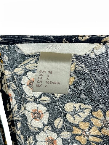 38 Beden çeşitli Renk H&M Kısa Elbise %70 İndirimli.