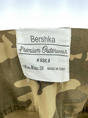 m Beden çeşitli Renk Bershka Kot Ceket %70 İndirimli.