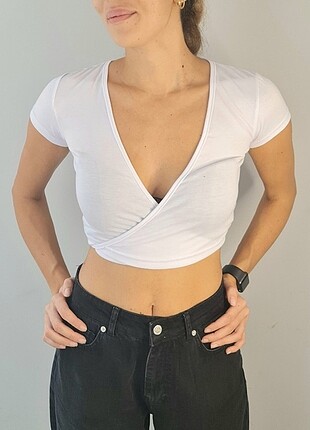 Bershka Model Crop