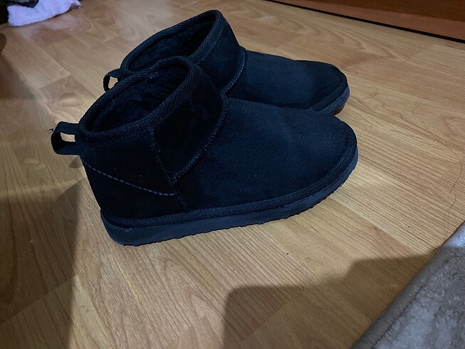 Ugg mini boy