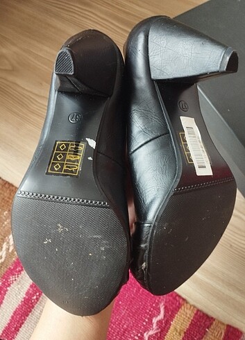37 Beden siyah Renk Derimod topuklu ayakkabı