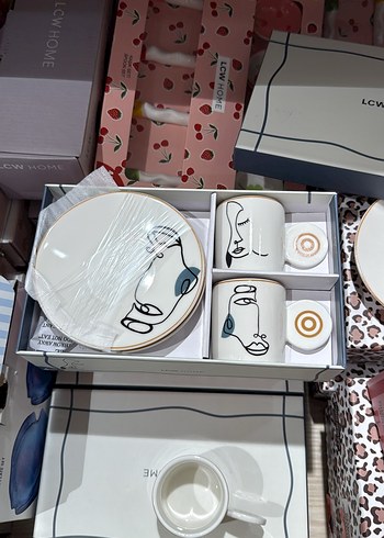 LCW Home 4 Parça Beyaz Yüz Tasarımlı Kahve Seti