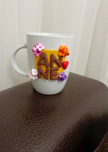 Renkli Çiçekli Anne Temalı Beyaz Kupa