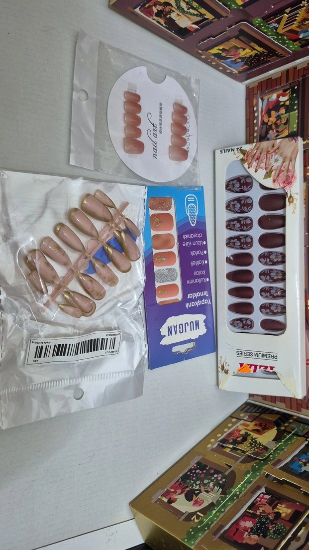 Koyu Kahverengi ve Desenli Takma Tırnak Seti - Görsel 2