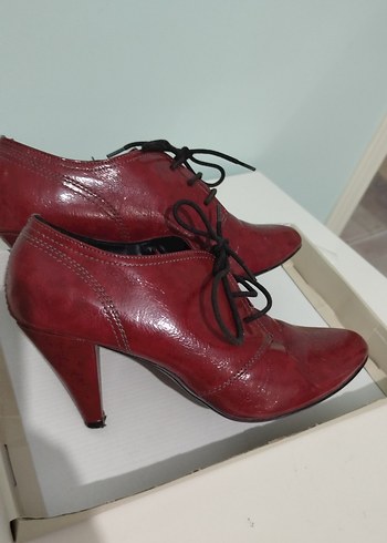 kırmızı Rugan Bağcıklı Stiletto Kadın Ayakkabı