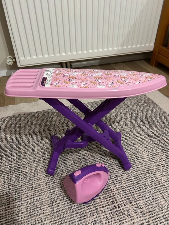 Oyuncak Pembe Ütü ve Ütü Masası Seti - Görsel 2