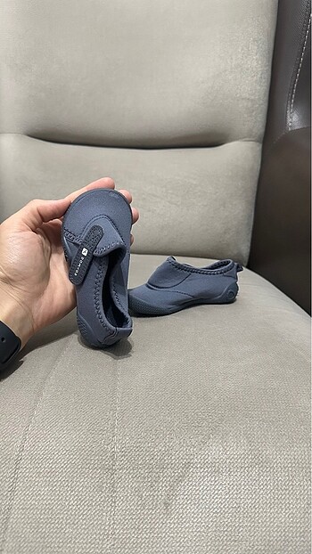 22 Beden gri Renk Decathlon domyos marka bebek kreş ayakkabısı deniz ayakkabısı