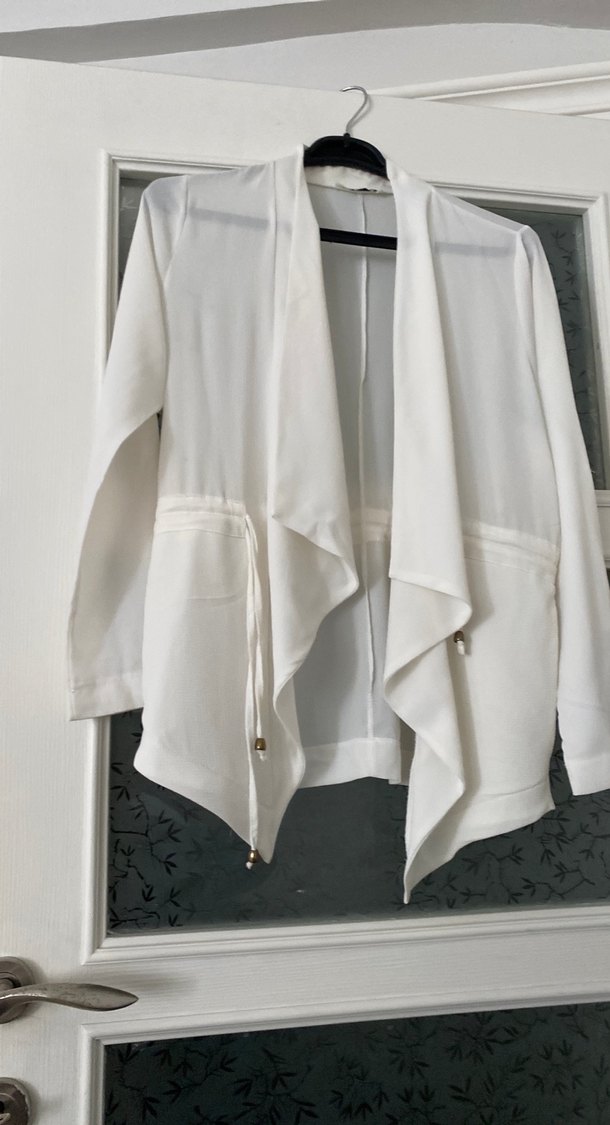 Beyaz Dökümlü Kadın Ceket - Görsel 2