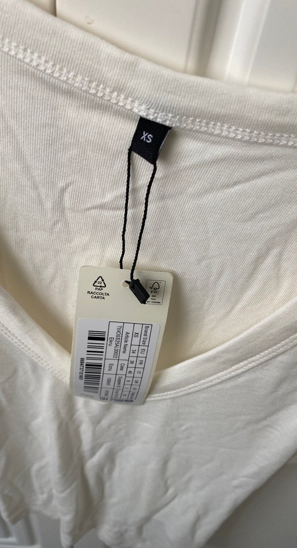 Beyaz V Yaka Kolsuz Kadın Atlet - Görsel 3