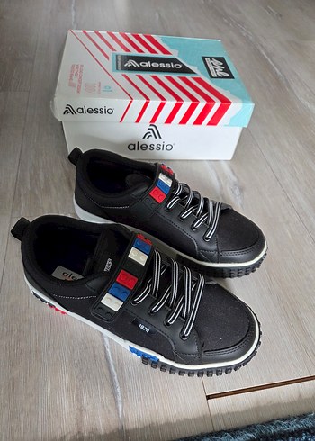 Çocuk Siyah Renkli Çizgili Spor Ayakkabı - Görsel 2