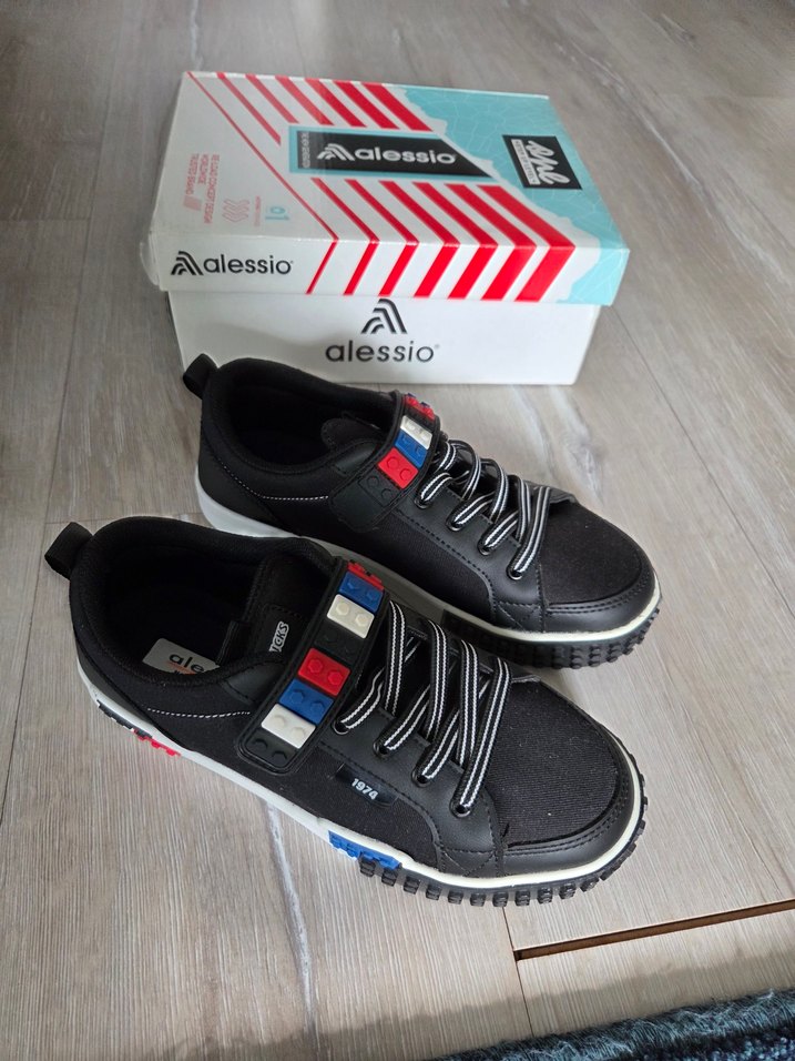 Çocuk Siyah Renkli Çizgili Spor Ayakkabı - Görsel 2