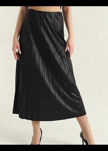 Parlak Siyah Deri Pileli Uzun Etek - Görsel 2