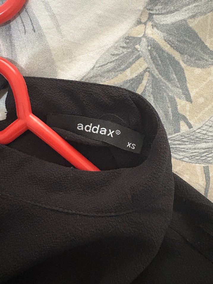 Uzun Kollu Siyah Fırfırlı Bluz - Görsel 4