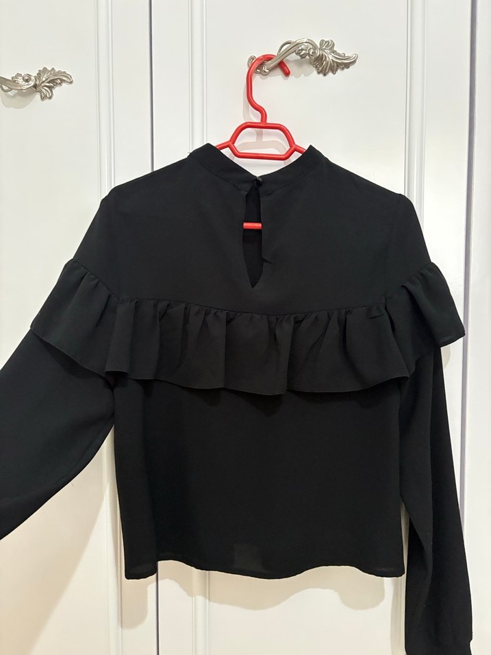 Uzun Kollu Siyah Fırfırlı Bluz - Görsel 2