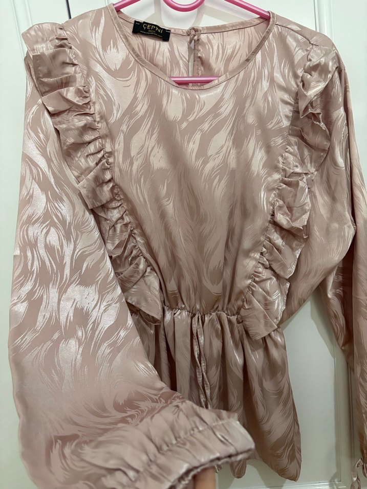 Pembe Saten Görünümlü Volanlı Bluz - Görsel 3