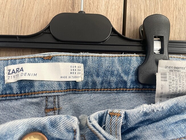 38 Beden mavi Renk Zara inci detaylı jean
