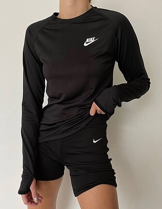 Nike Parmak Geçirme Detaylı Üst