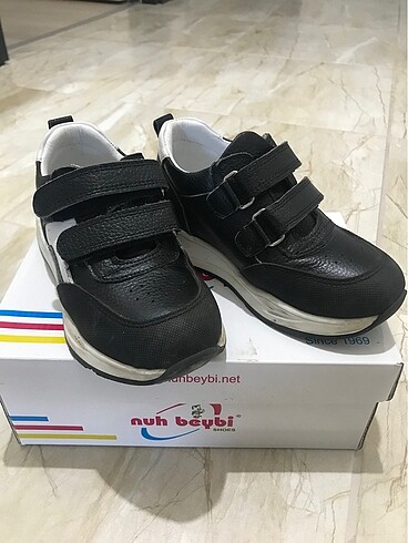 Çocuk spor ayakkabısı