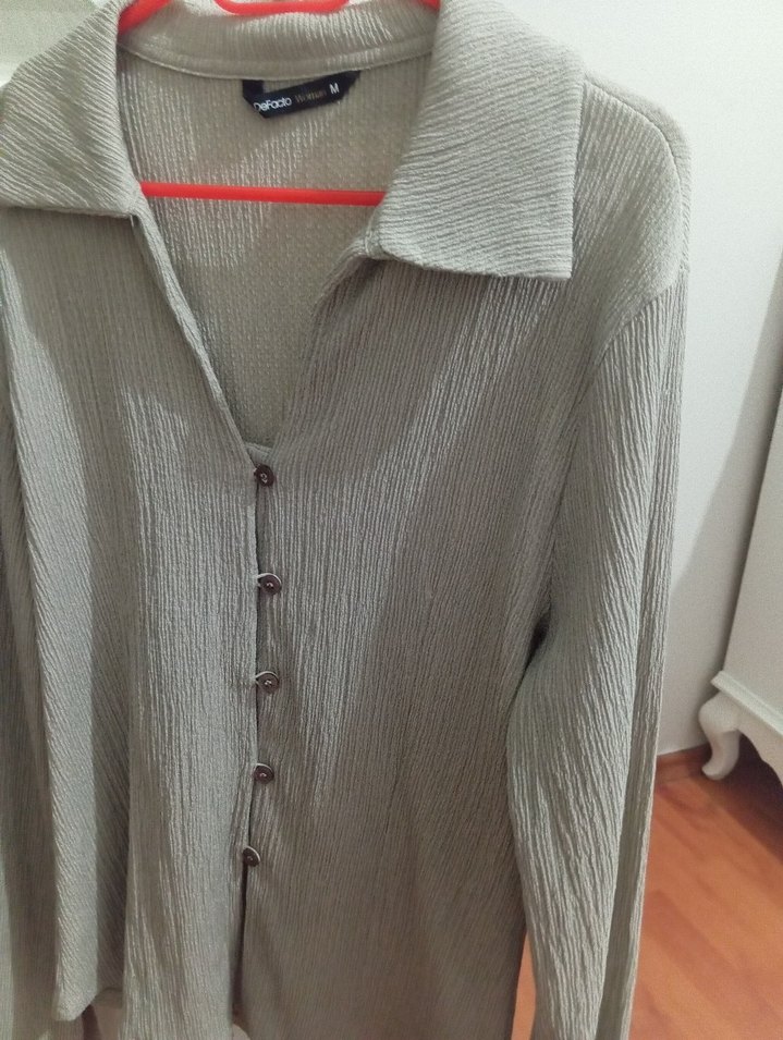 Bej Düğmeli Keten Gömlek - Görsel 3