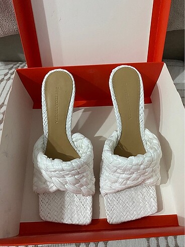 Bottega Veneta Topuklu Terlik