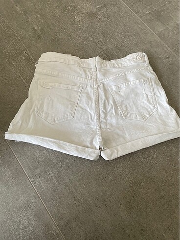 Bershka yüksek bel beyaz kot şort