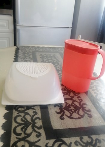 Tupperware Beyaz Plastik peynir dünyası ve Nar çiçeği rengi Sürahi