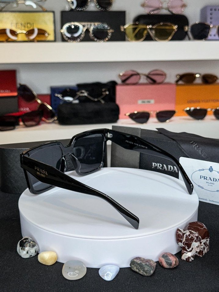 Parlak Siyah Prada Kadın Güneş Gözlüğü - Görsel 2