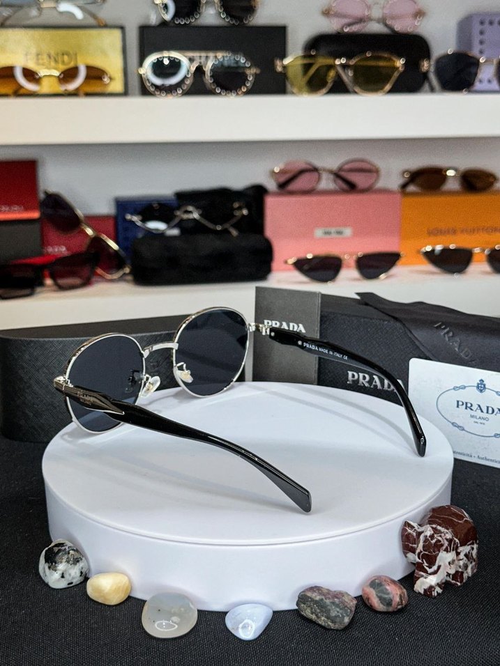 Prada Siyah Parlak Klasik Kadın Güneş Gözlüğü - Görsel 2