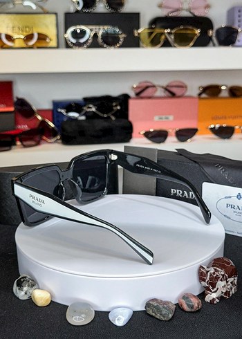 Prada Siyah Parlak Kadın Güneş Gözlüğü - Görsel 2
