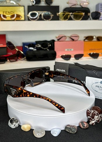Prada Klasik Kahverengi Kadın Güneş Gözlüğü - Görsel 2