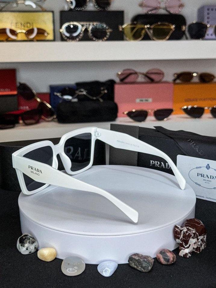 Beyaz Prada Kadın Güneş Gözlüğü - Görsel 2