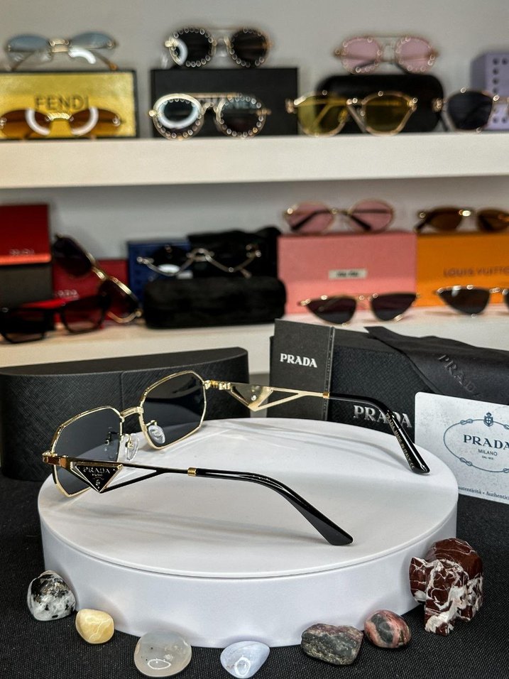 Prada Gri Gold Minimalist Kadın Güneş Gözlüğü - Görsel 2