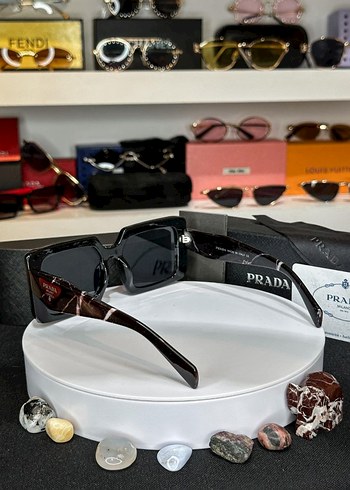 Prada Siyah Parlak Kadın Güneş Gözlüğü - Görsel 2