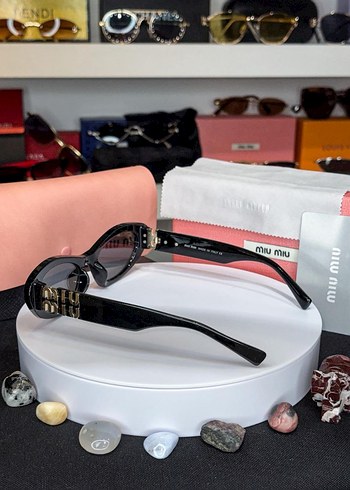 Parlak Siyah Klasik Kadın Güneş Gözlüğü - Görsel 2