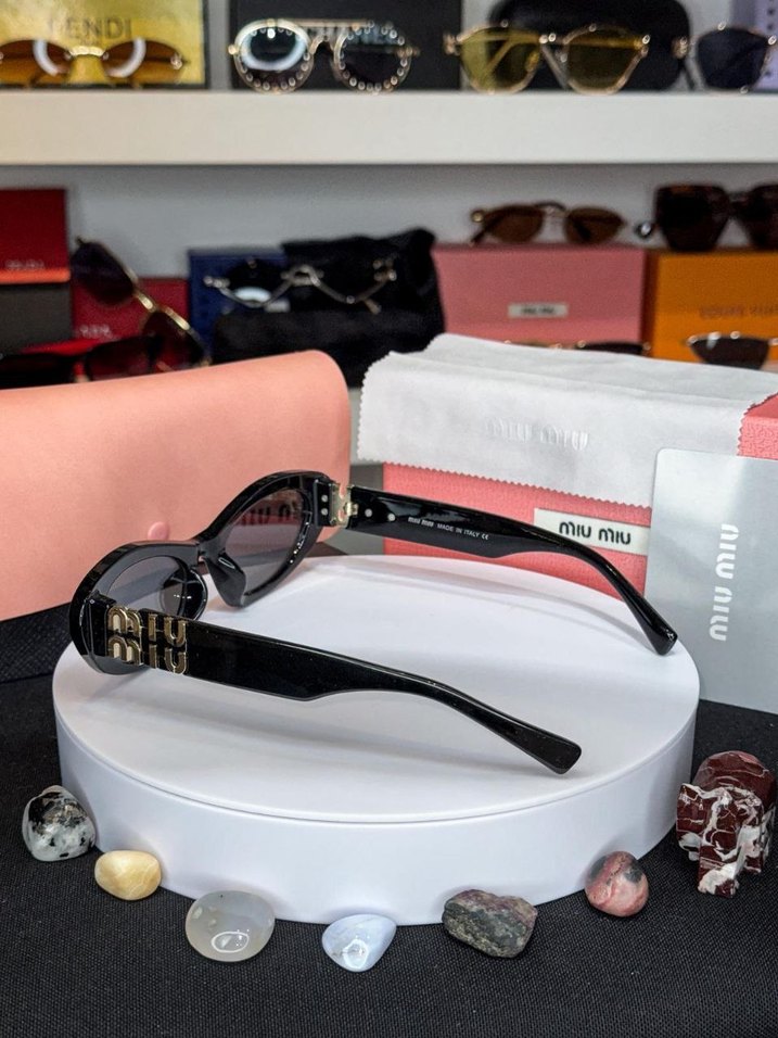 Parlak Siyah Klasik Kadın Güneş Gözlüğü - Görsel 2