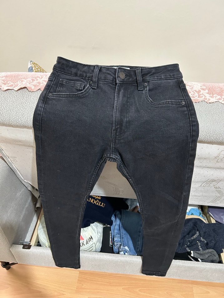 Gri Kadın Kot Pantolon, Kemer Detaylı - Görsel 3