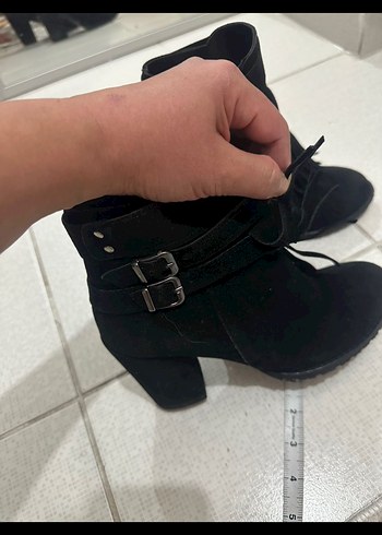 Siyah Süet Tokalı Blok Topuklu Kadın Bot - Görsel 3