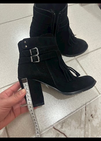 Siyah Süet Tokalı Blok Topuklu Kadın Bot - Görsel 2