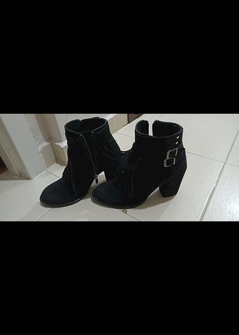 Siyah Süet Tokalı Blok Topuklu Kadın Bot - Görsel 4