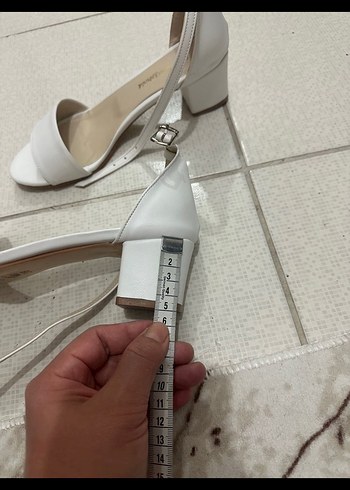 Beyaz Tokalı Kadın Topuklu Sandalet - Görsel 3