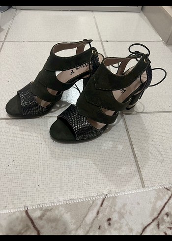 Siyah Yılan Desenli Bağcıklı Topuklu Ayakkabı - Görsel 3