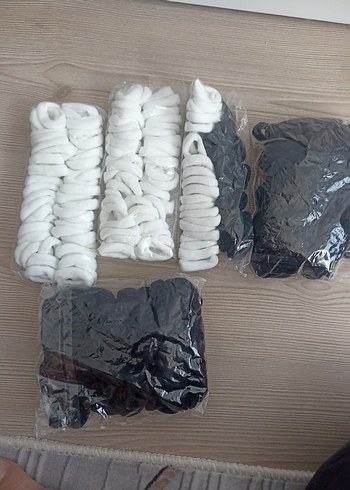 Beyaz ve Siyah Elastik Saç Lastikleri - Görsel 2