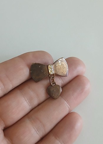  Beden Vintage Altın Renk Fiyonk ve Kalp Broş
