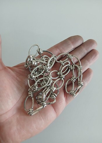 Gri Zincir Detaylı Kadın El Zinciri - Görsel 3